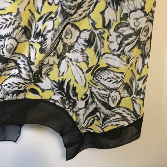 Flowy Floral Yellow, Black and White Handkerchief Hem V-Neck Top - Picture 8 of 15